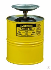 Safe containers with piston metering unit for cleaning